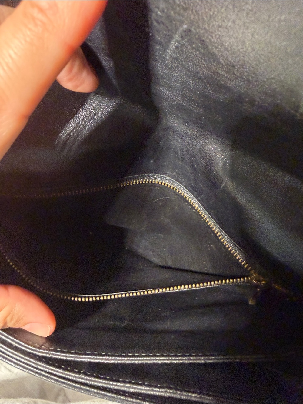 Black Chevron-Detail Shoulder Bag with Gold Turn Lock - Picture 4 of 10